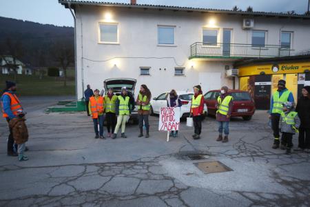 Reševalna akcija Slivniških dvoživk 02 FOTO LJUBO VUKELIČ